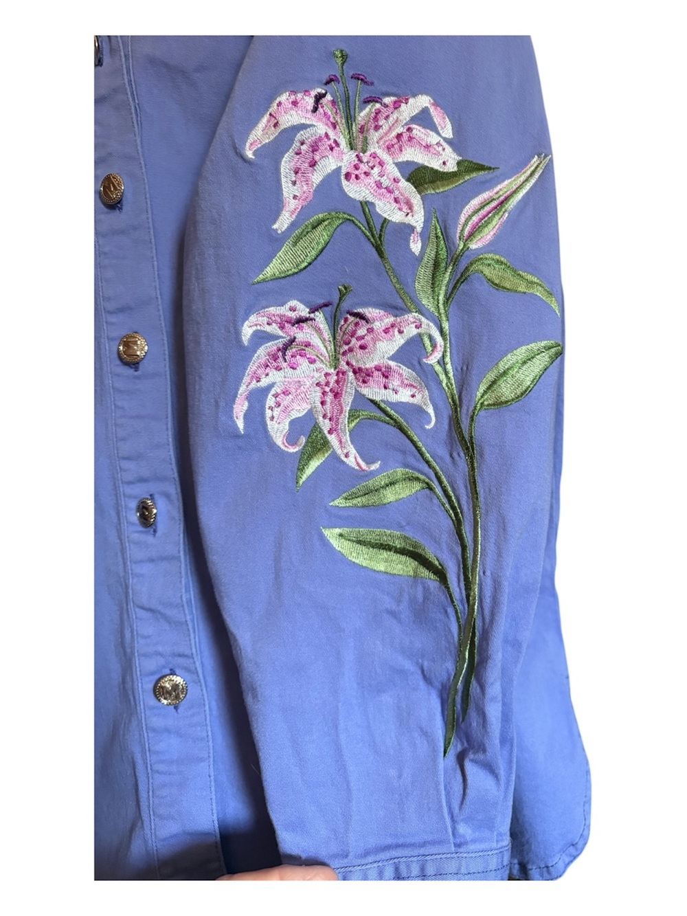 90’s Vintage Embroidered Floral Button-Up Shirt - Periwinkle Bob Mackie - Picture 5 of 6